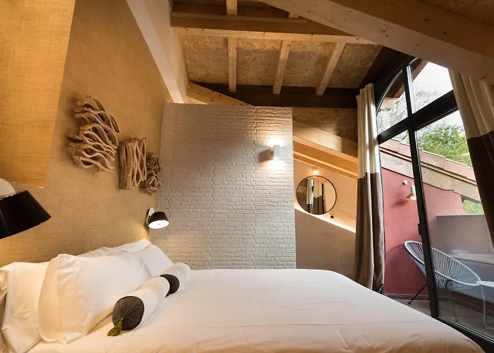 Rural Sagarlore Hotel