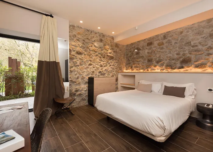 Rural Sagarlore Hotel