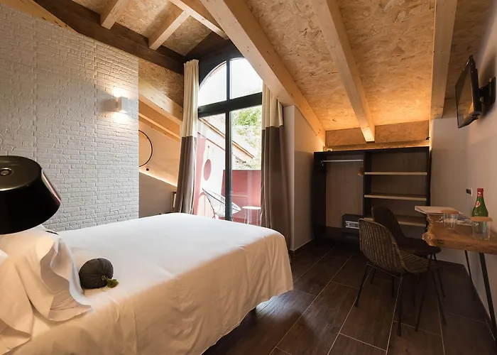 Rural Sagarlore Hotel